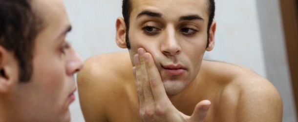Los hombres también sufren pseudofoliculitis de la barba